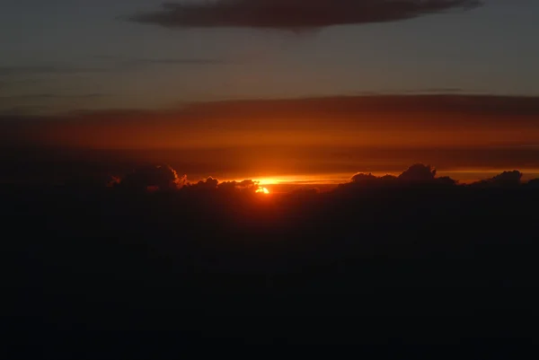 ดวงอาทิตย์ตกที่ 10,000 ฟุต — ภาพถ่ายสต็อก