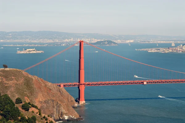 Золотые ворота и Сан-Франциско — стоковое фото
