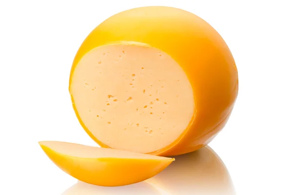 一个球的形状中的奶酪 — 图库照片