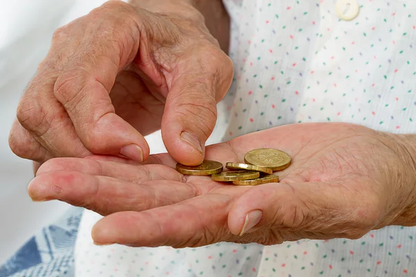 Hands of an old woman with coins — Stock Photo, Image