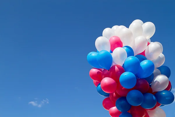 Palloncini contro il cielo blu — Foto Stock