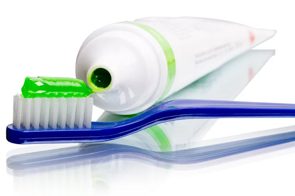 Periuță de dinți și pastă de dinți într-un tub — Fotografie, imagine de stoc