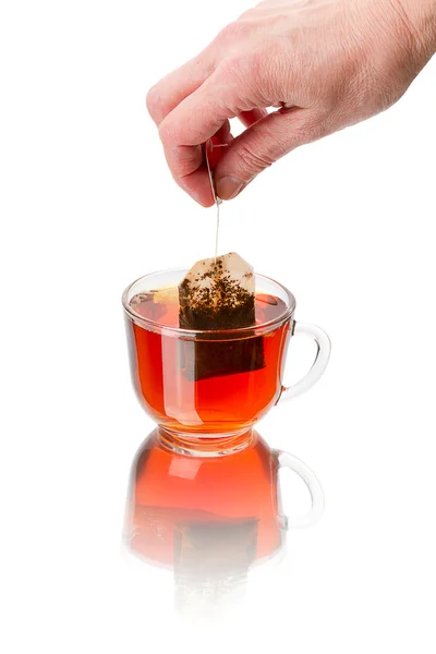 Чайная сумка и чашка горячего чая — стоковое фото