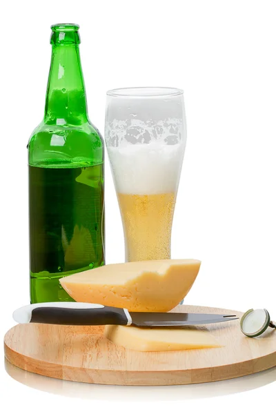 Lager bira ve peynir — Stok fotoğraf