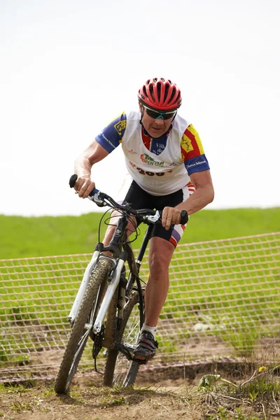 Cross-country wielerwedstrijd berg — Stockfoto