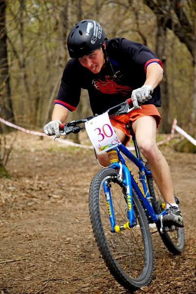 Bicicleta de montaña cross-country carrera de relevos —  Fotos de Stock