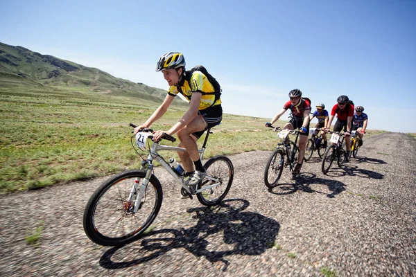 Maratona de mountain bike de aventura no deserto — Fotografia de Stock