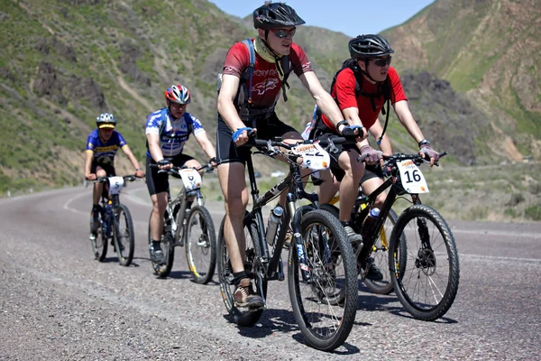 Kaland mountain bike maraton-sivatagban — Stock Fotó