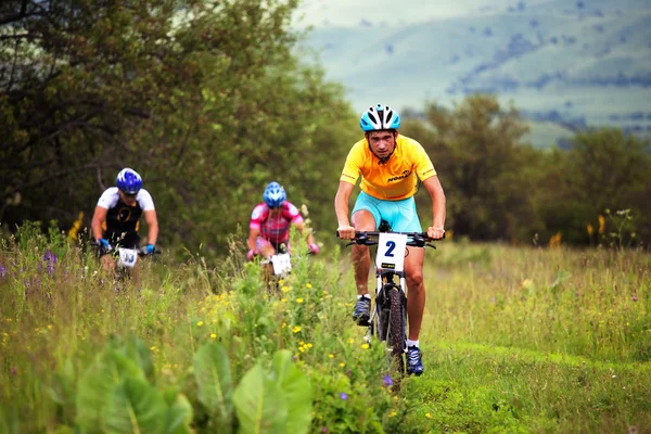 Zomer berg fiets competitie — Stockfoto