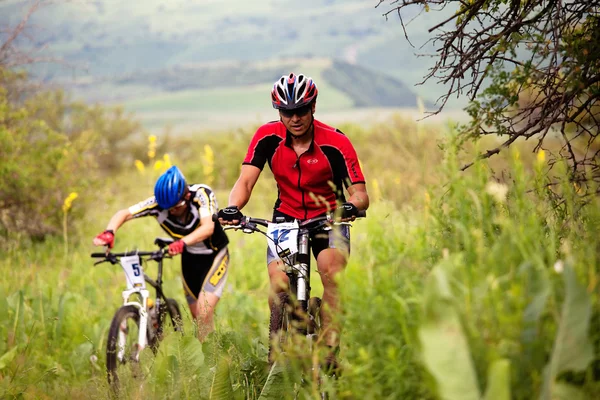 Zomer berg fiets competitie — Stockfoto