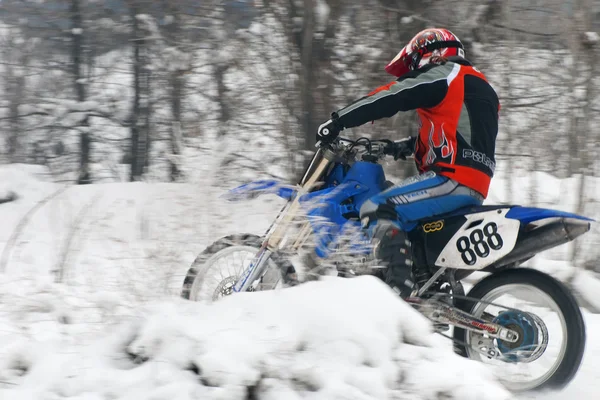 冬季摩托车越野赛 — 图库照片