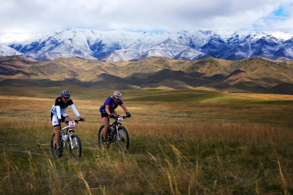 모험 산악 자전거 대회 — 스톡 사진