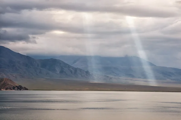 Górskie jezioro w Mongolii — Zdjęcie stockowe