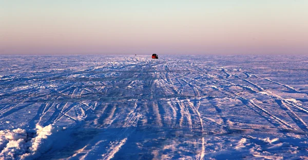 Ice crossing over Lake — Stock Photo, Image