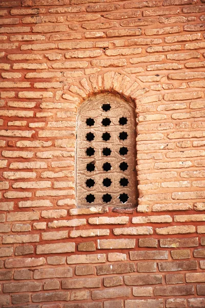 Старое арабское окно — стоковое фото