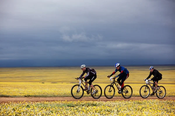 Frühling Abenteuer Mountainbike Wettbewerb — Stockfoto