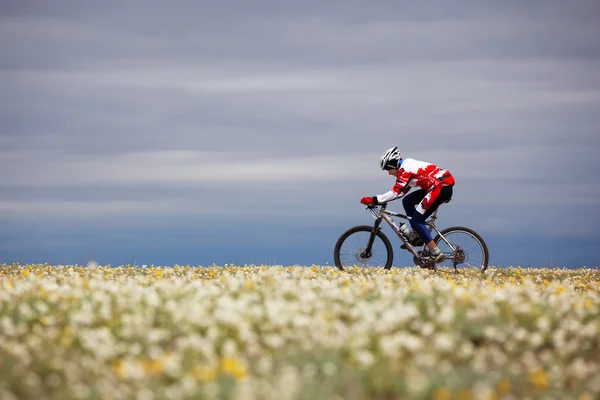 Tavaszi kaland mountain bike verseny — Stock Fotó