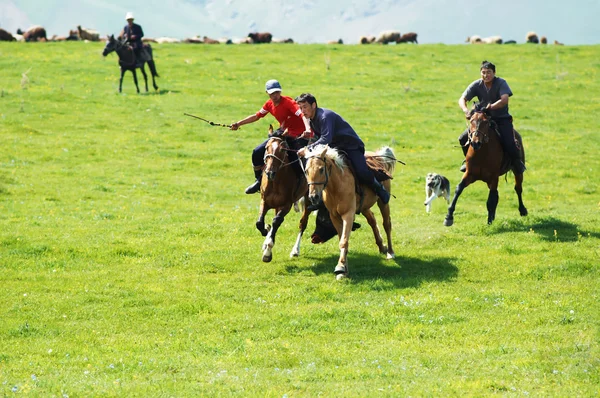 Kokpar - competiciones tradicionales de caballos nómadas —  Fotos de Stock