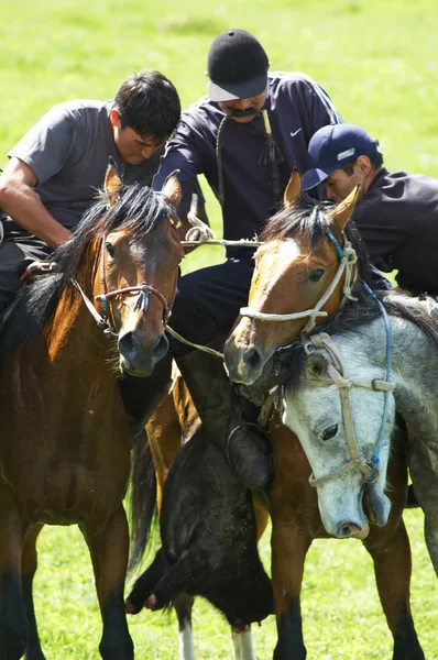 Kokpar - traditionele nomad paarden competities — Stockfoto