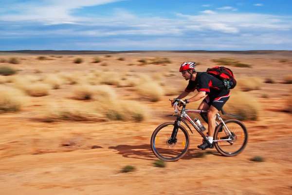 사막에서 모험 산악 자전거 마라톤 — 스톡 사진