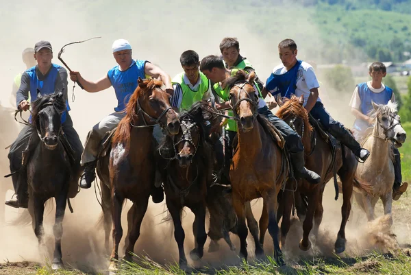 Kokpar - competizioni tradizionali di cavalli nomadi — Foto Stock