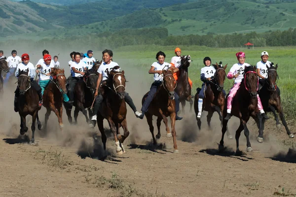 Bayga - tradycyjne nomad konie wyścigowe — Zdjęcie stockowe