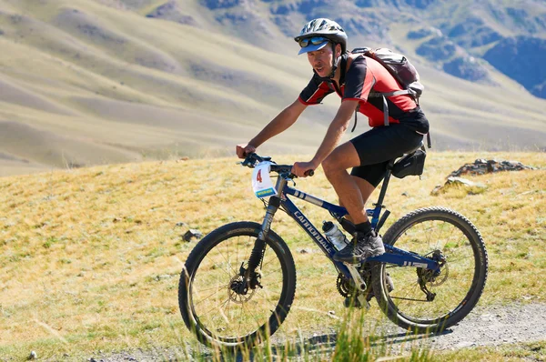 Mountain Bike competição de aventura — Fotografia de Stock