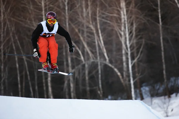 Ski d'hiver et compétition de bordercross — Photo