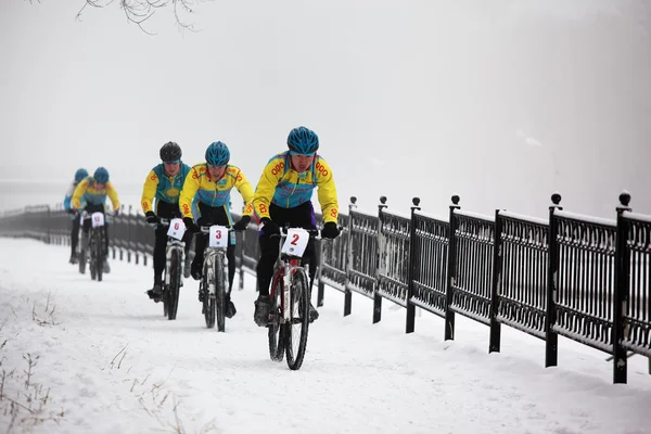 Vintern mountain bike konkurrens — Stockfoto