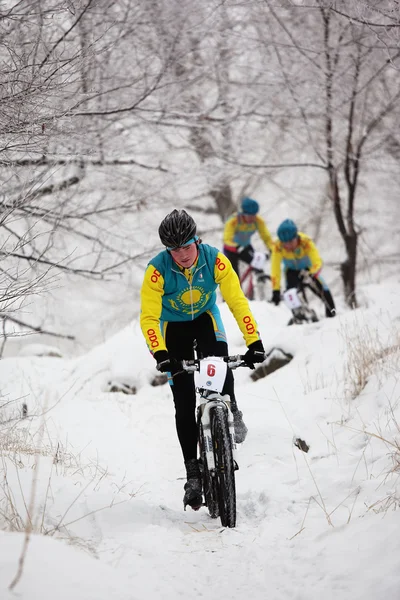 冬季山地自行车比赛 — 图库照片