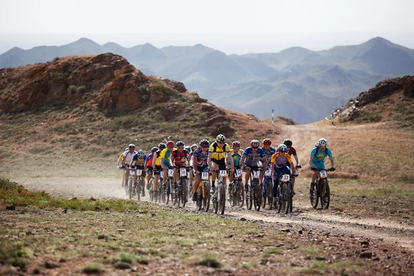Mountain bike marathon in woestijn — Stockfoto