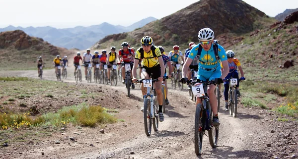Mountain bike marathon in desert — Stock Photo, Image