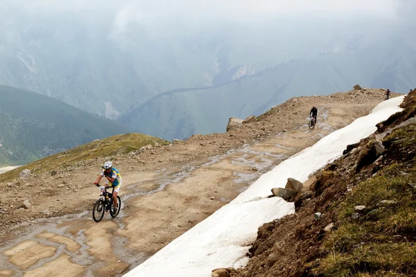 Mountain bike och runnig competiton — Stockfoto
