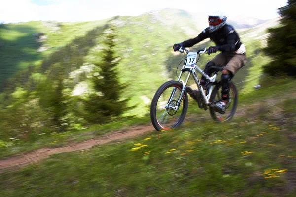 Mountain biker on downhill rce — Stock Photo, Image