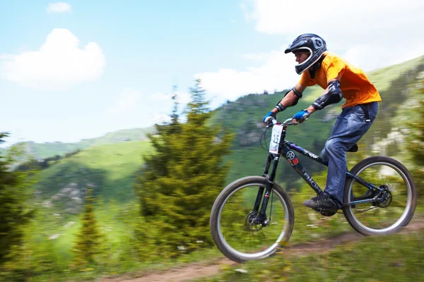 Mountain bike in discesa rce — Foto Stock