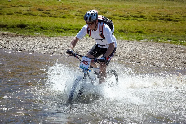 Aventura en bicicleta de montaña competencia —  Fotos de Stock