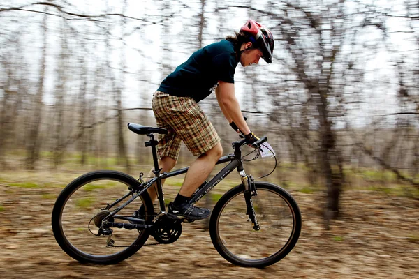Mountain bike estafette cross-country — Stockfoto