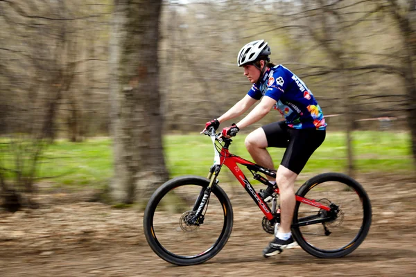 Mountain bike estafette cross-country — Stockfoto