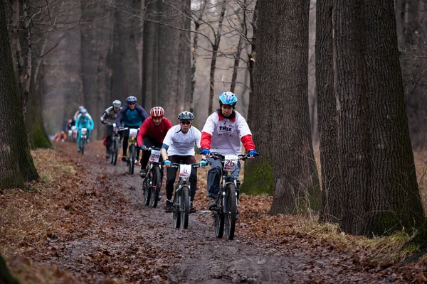Lente berg fiets competitie — Stockfoto