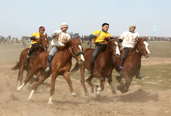 Tradizionale nazionale nomade equitazione — Foto Stock
