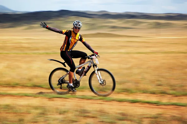 Пригодницькі змагання на гірських велосипедах — стокове фото
