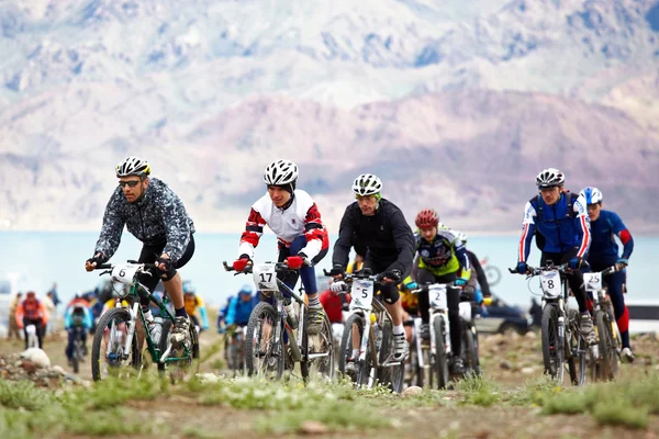 Gara di mountain bike avventura — Foto Stock