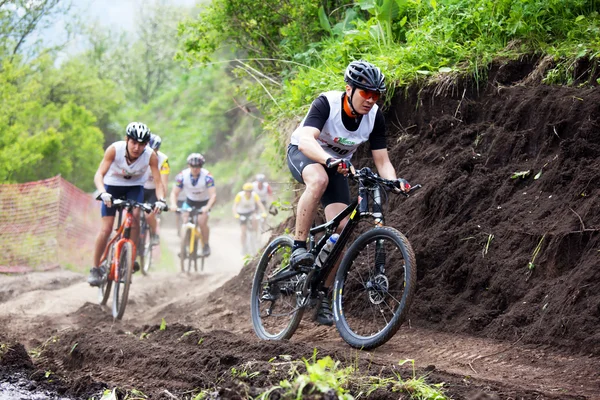 Cross-country wielerwedstrijd berg — Stockfoto