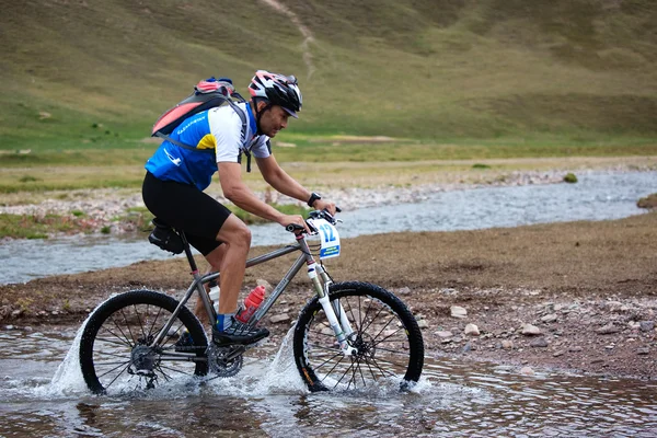 모험 산악 자전거 대회 — 스톡 사진