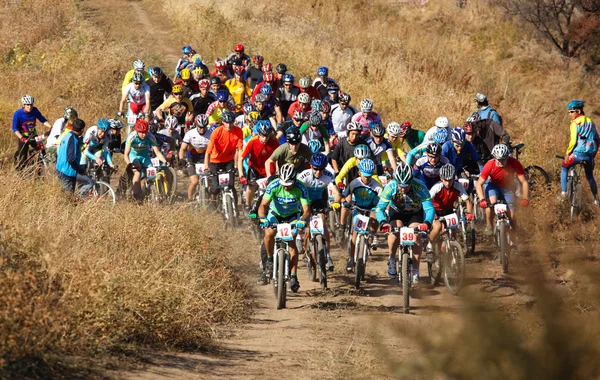 Mountain bike verseny kezdete — Stock Fotó