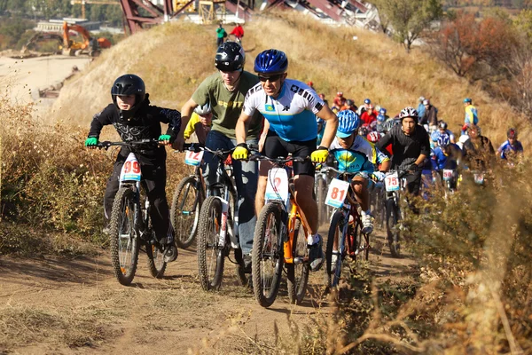 Start van de berg fiets concurrentie — Stockfoto