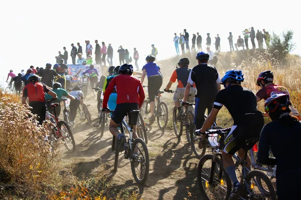 Början av mountain bike konkurrens — Stockfoto