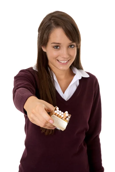 Adolescente incentivando o tabagismo — Fotografia de Stock