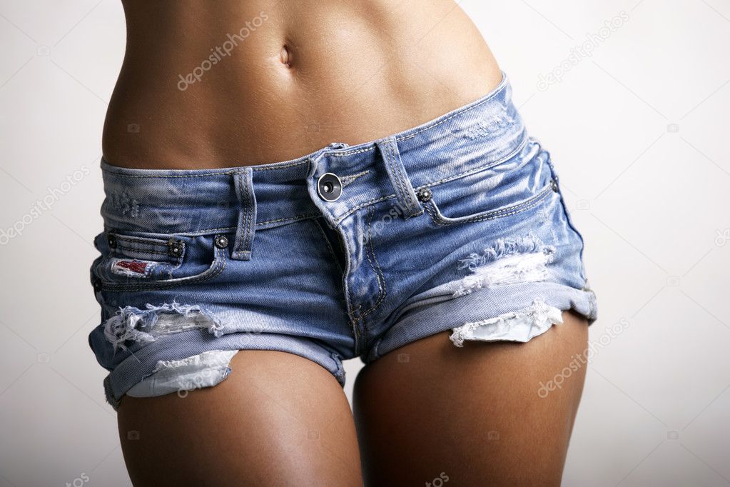 pirámide Raza humana Arne Mujer en shorts fotos de stock, imágenes de Mujer en shorts sin royalties |  Depositphotos