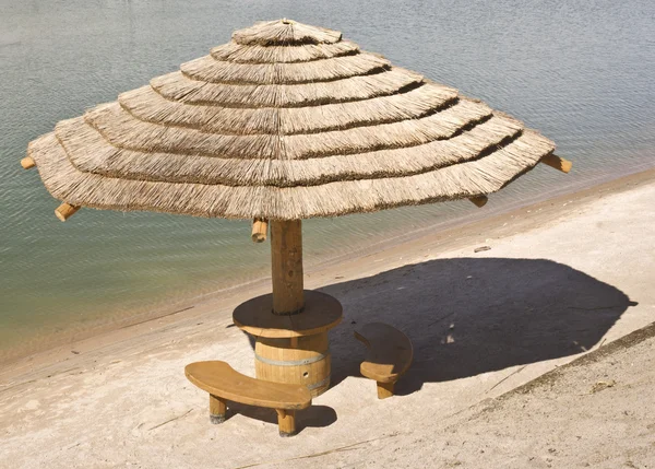 해변에 palapa 오두막 — 스톡 사진